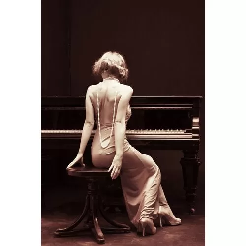Πίνακας Γυάλινος Η Γυναίκα Με Το Πιάνο